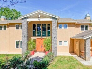 Building Photo - 1377 Knoll Rd