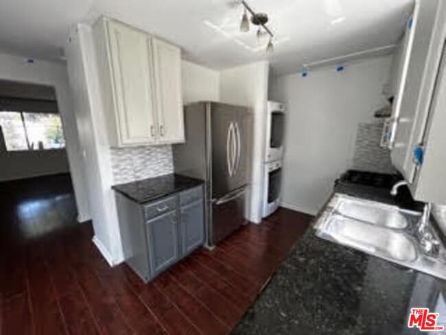 Building Photo - 5529 Cartwright Ave