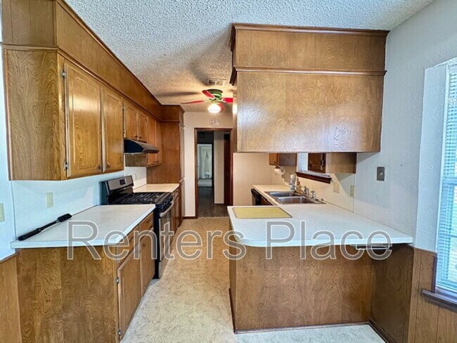 Foto del edificio - 625 Rosewood Ct