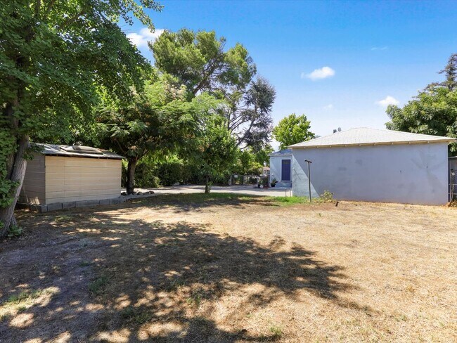 Patio interior - 3801 Legion Ln