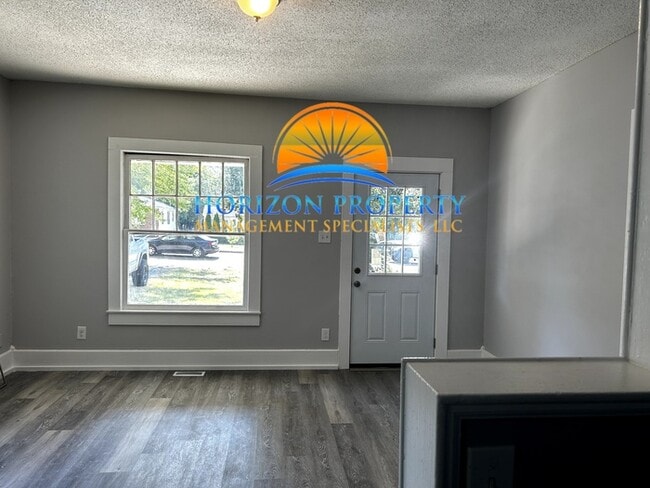 Building Photo - 2019 Lee High Dr NE