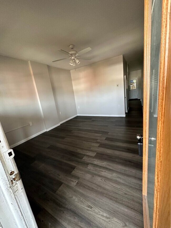 Foto del edificio - 1811 Cedar Ave