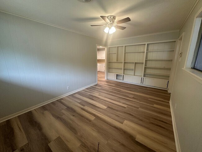 Building Photo - Lynbrook Subdivision