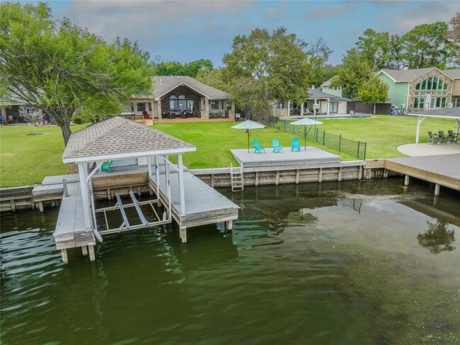Building Photo - 9698 E Shore Dr