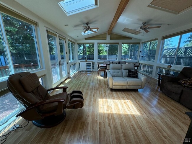 Foto del edificio - 4845 Marshall Dr