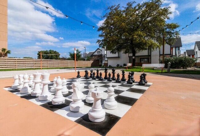 Foto del edificio - 7710 S Main St