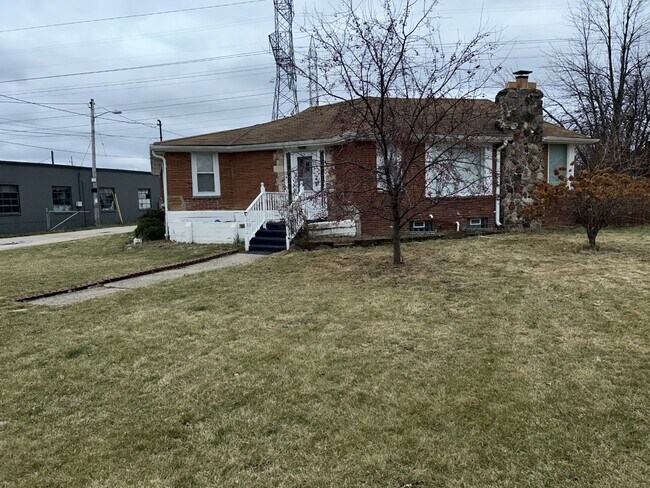 Building Photo - 8601 W Kaul Ave