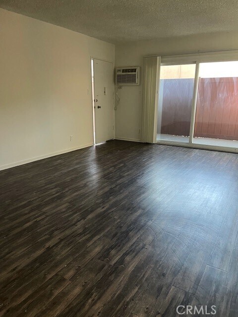 Foto del edificio - 5167 Yarmouth Ave