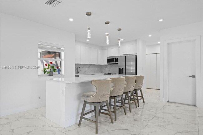 Foto del edificio - 669 NW 15th Ave