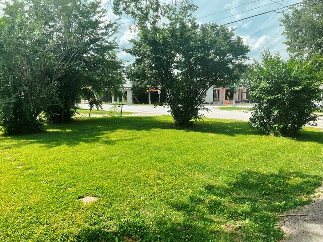 Building Photo - 6025 Robertson Ave