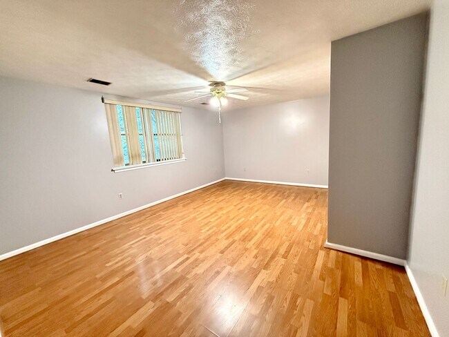 Foto del edificio - 215 S Eaton St