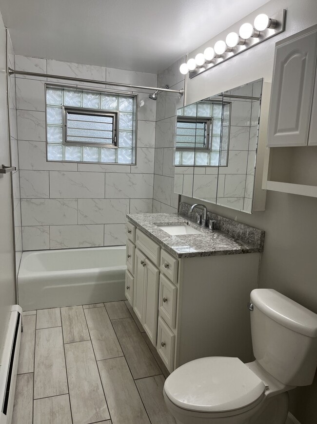 Photo - 1469 Ashland Ave (Des Plaines, IL) Apartment