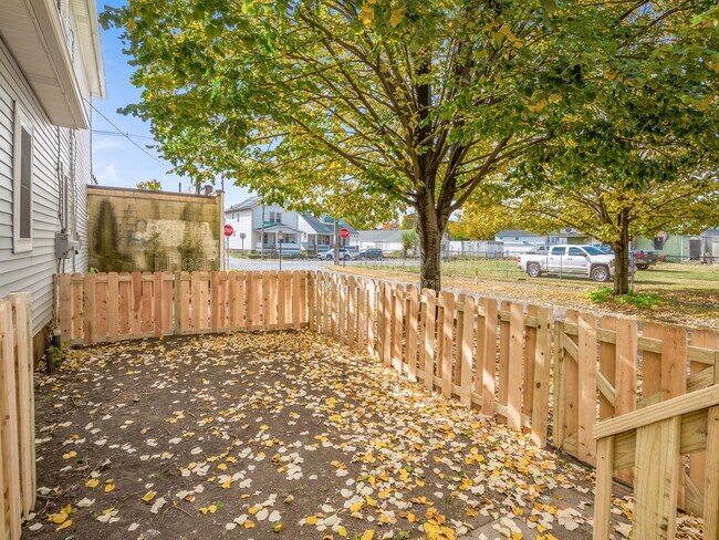 Foto del edificio - 306 Martin Ave