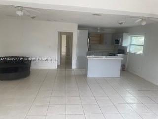 Foto del edificio - 2561 NW 14th Ct