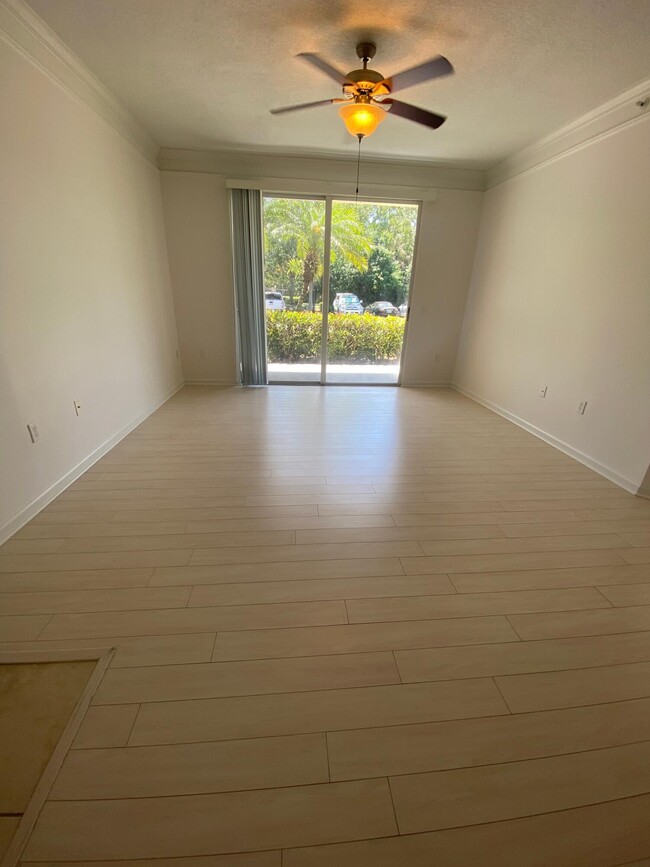 Building Photo - 9111 Myrtlewood Cir W