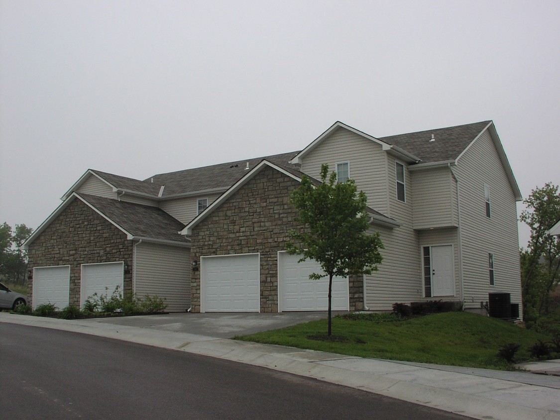 Primary Photo - Lee Mill Village Townhomes