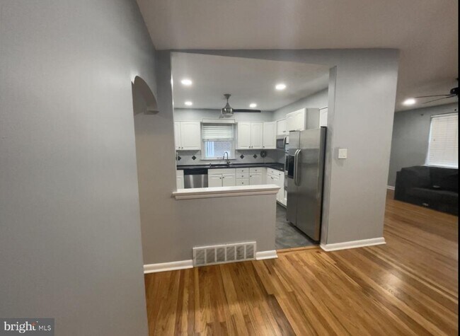 Building Photo - 788 Cinnaminson St