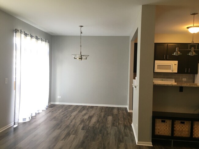 Building Photo - 24020 W Walnut Dr