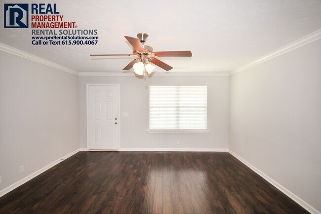 Building Photo - Great end unit 2BR/2.5BA Mboro townhome cl...