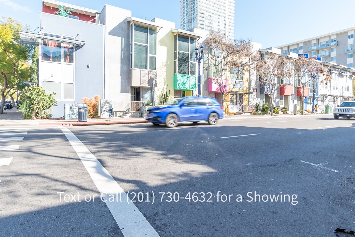Primary Photo - Modern Large 2 Bedroom, 2.5 Bath Rowhouse ...