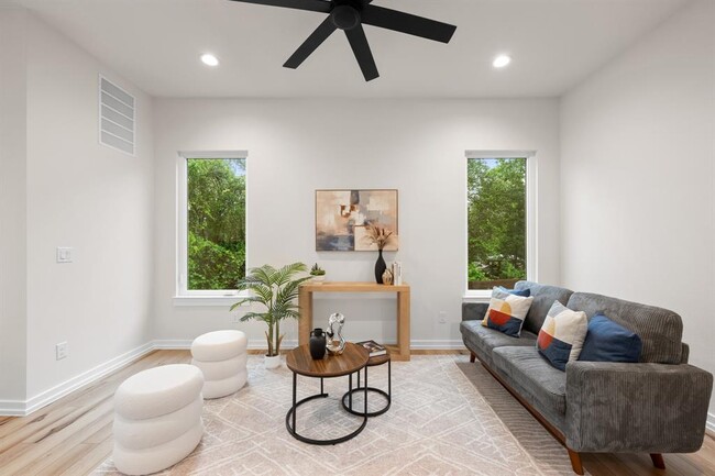 Building Photo - 2309 Montopolis Dr