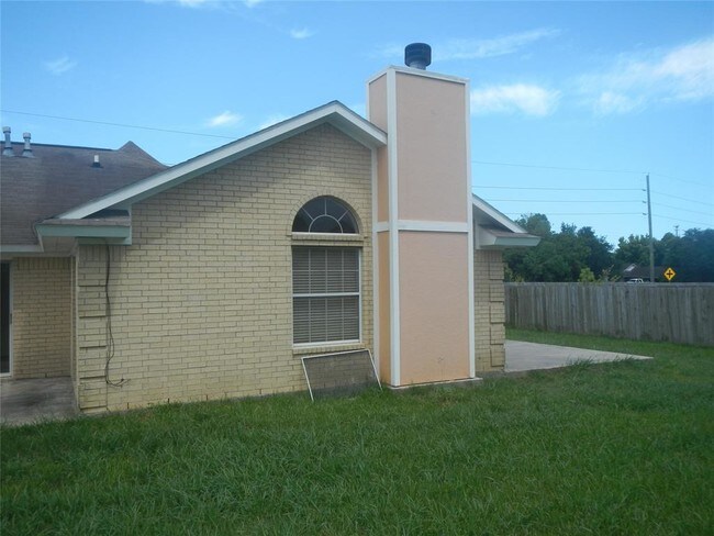 Building Photo - 3310 Old Hwy 146