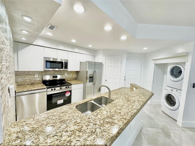 Building Photo - 2550 SW 18th Ter