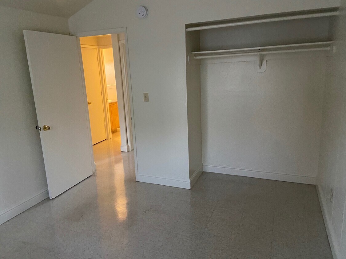 Bedroom - 1041 B St