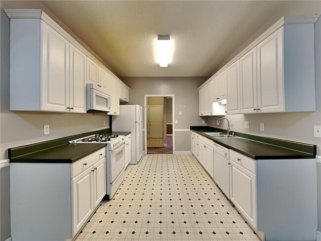 Building Photo - 145 Rosewood Cir