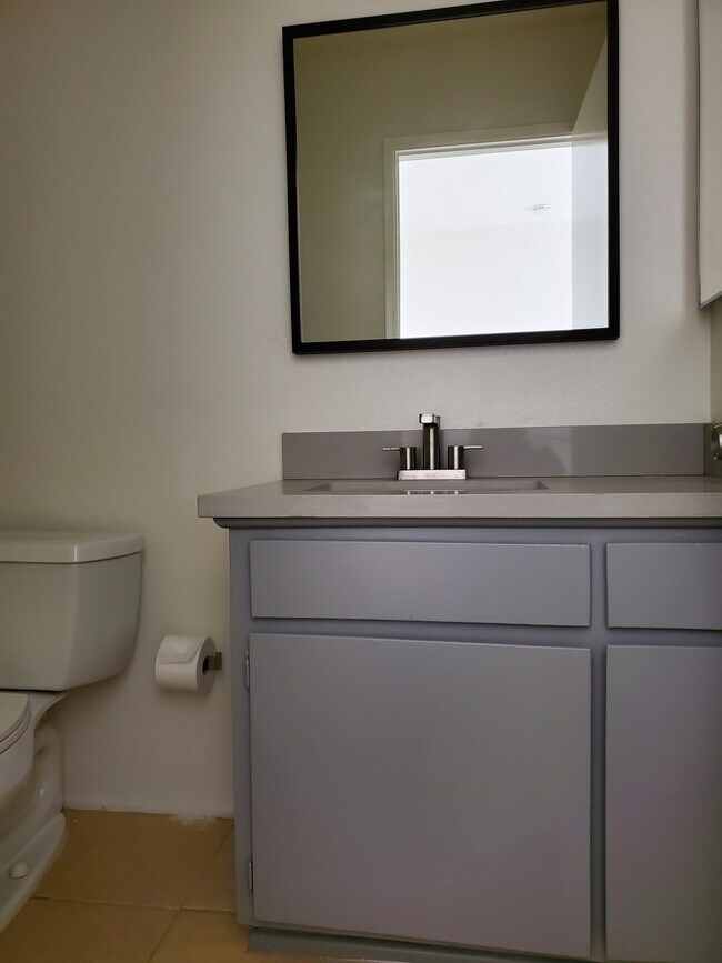 Building Photo - 919 Olive Ave