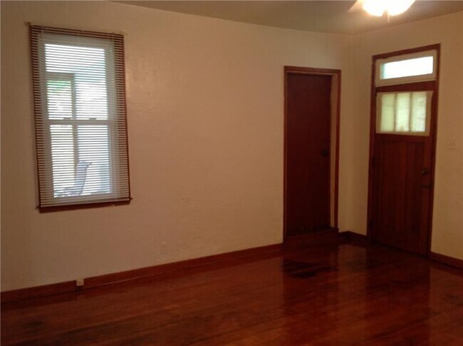 Foto del edificio - 790 Stewart Ave