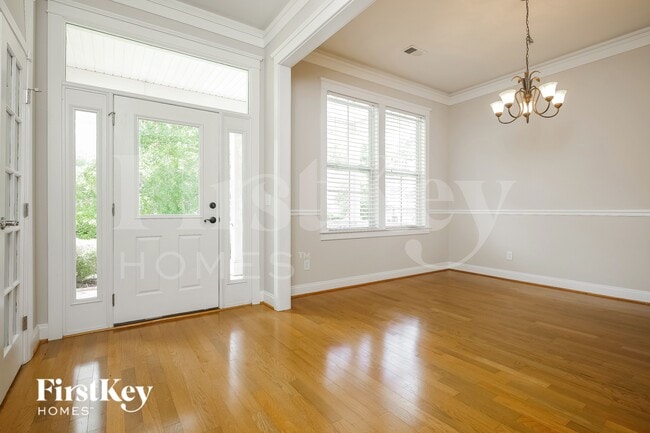 Building Photo - 228 Silverwood Ln