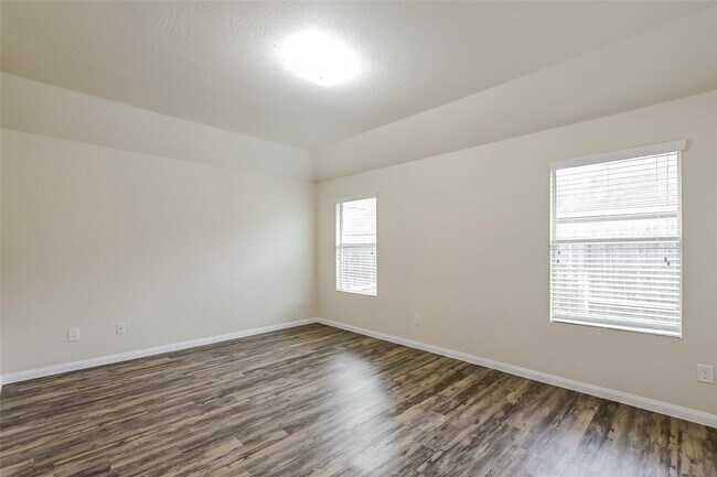 Foto del edificio - 5723 Long Arbor Ln