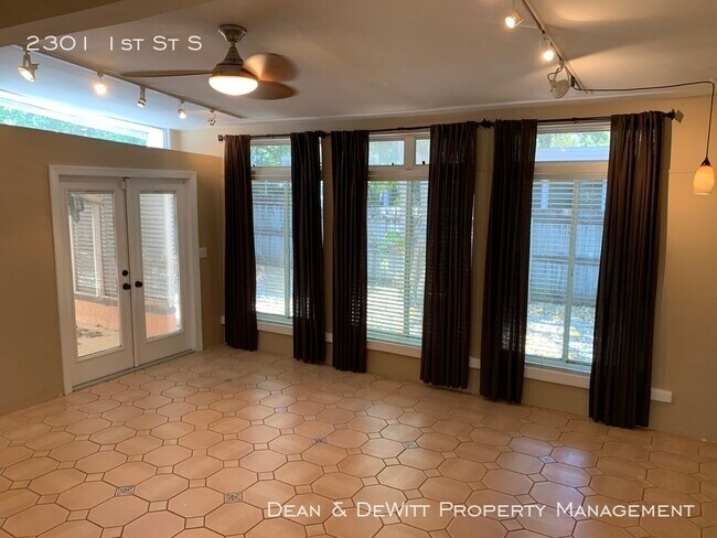 Building Photo - Beautiful Old SE Home – Heated Pool!