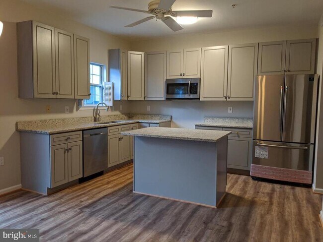 Foto del edificio - 2203 Montauk Dr