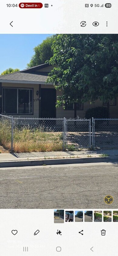 Primary Photo - 3 bedroom 2 bath across from the park