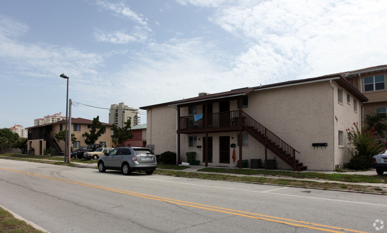 Building Photo - 139 15th Ave S