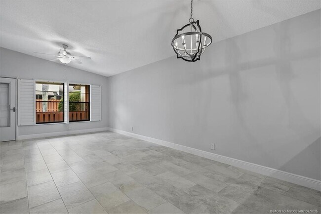 Foto del edificio - 8085 SE Villa Cir