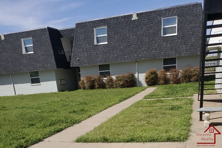 Foto principal - 2111 NW Lindy Ave