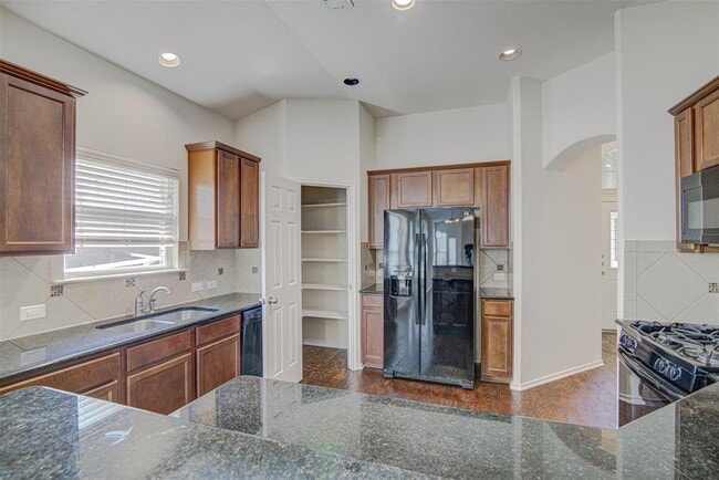 Building Photo - 1610 Greenside Dr