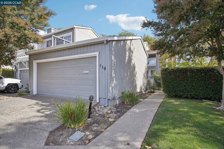 Foto principal - 119 Cypress Point Way