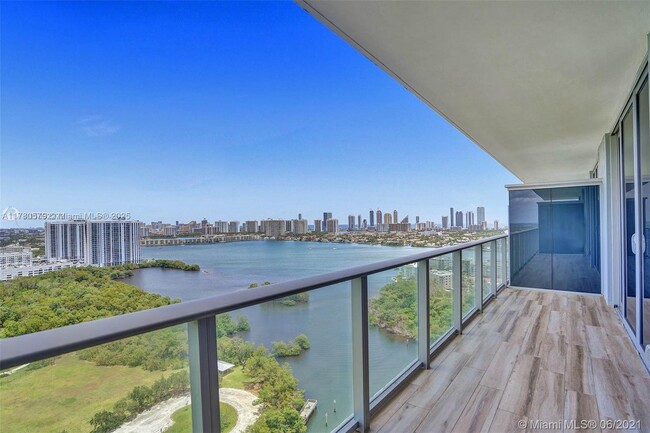 Building Photo - 16385 Biscayne Blvd