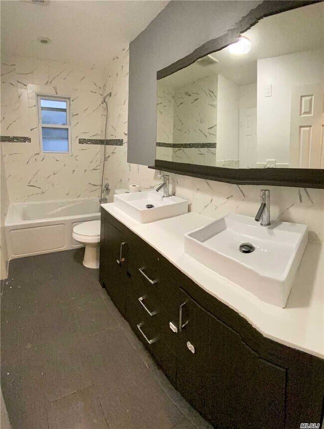 Building Photo - 38 Sutton St