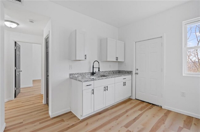 Foto del edificio - 7711 Westmoreland Ave