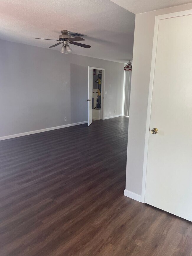 Building Photo - Nice 3 bedroom 2 Bath Roseville Home
