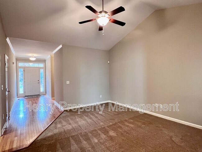 Foto del edificio - 109 Kindred Way