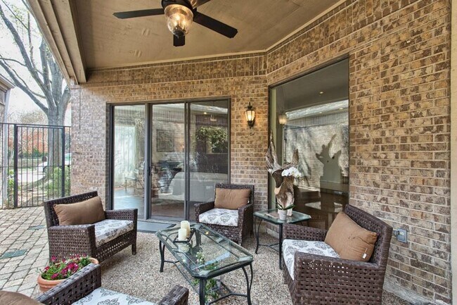 Foto del edificio - 5923 Encore Dr