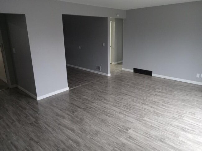 Building Photo - 4131 Eastridge Dr