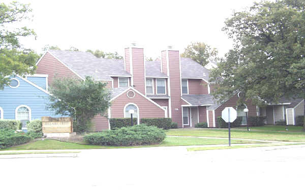 Building Photo - Hidden Oaks Townhomes