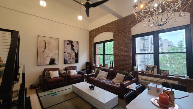 Foto del edificio - 1300 Hudson St